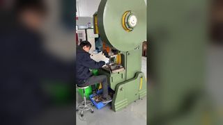 কিভাবে ব্রিস্ক স্প্রিং ওয়াটার ডেসকেলার চিপস তৈরি করা হয়